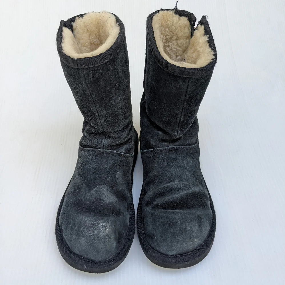 UGG Mayfaire 5116 cozy furry black suede side zip sheepskin snow boots